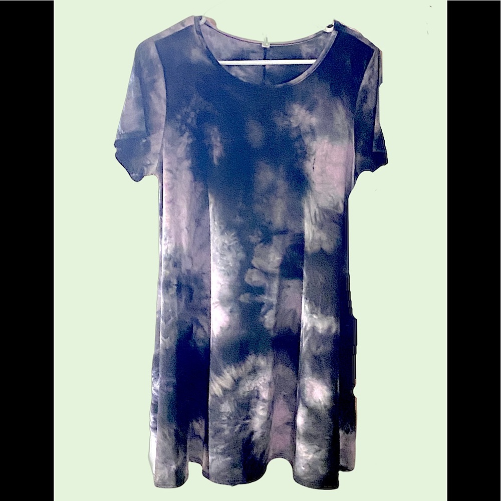 Sunday Morning knee length tie dye casual dress. Women’s size Large.